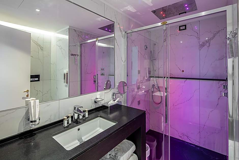 Monaco Suites Hotel