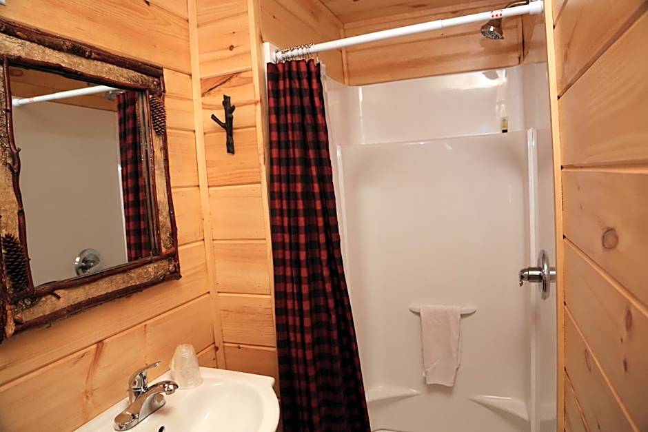 Rowe's Adirondack Cabins of Schroon Lake