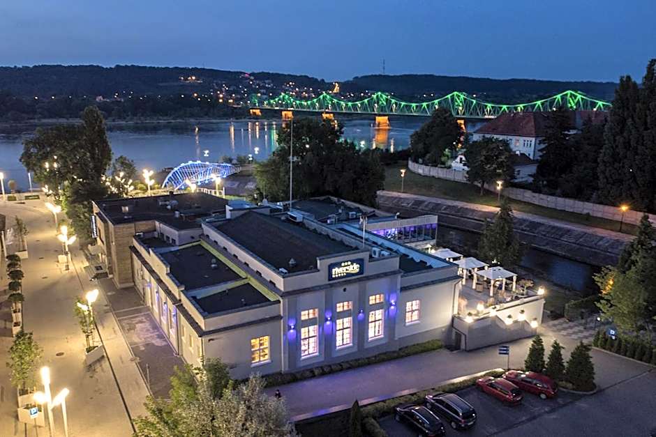 Riverside Hotel