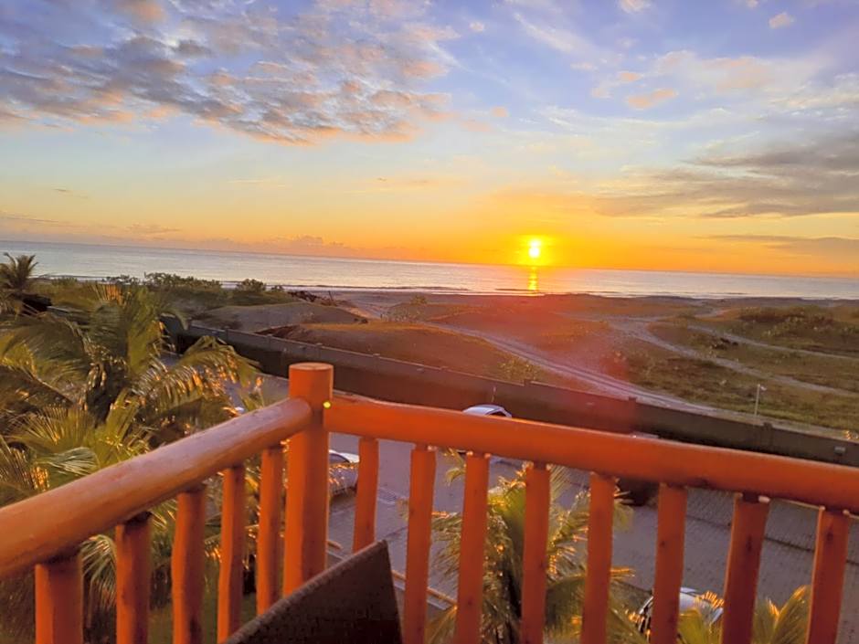 PARAÍSO FRENTE MAR - VG SUN CUMBUCO PARA 4 PESSOAS - COM HIDRO, SAUNA, PISCINA, COZINHA COMPLETA, PARQUINHO E WI-Fl