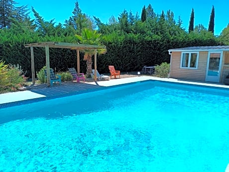 Chambres tomate, dans maison avec petit escalier à 6km du festival de piano de la roque d'anthéron