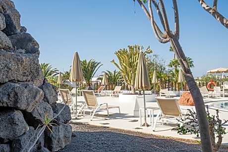 Double or Twin Room (2 Adults + 2 Children)