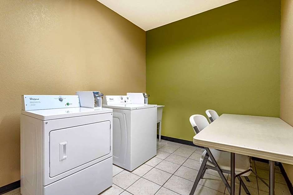 Super 8 by Wyndham Goshen