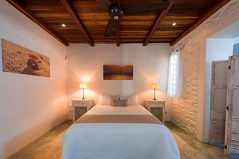 Quaint 4-bedroom Beach Villa in a fishing village