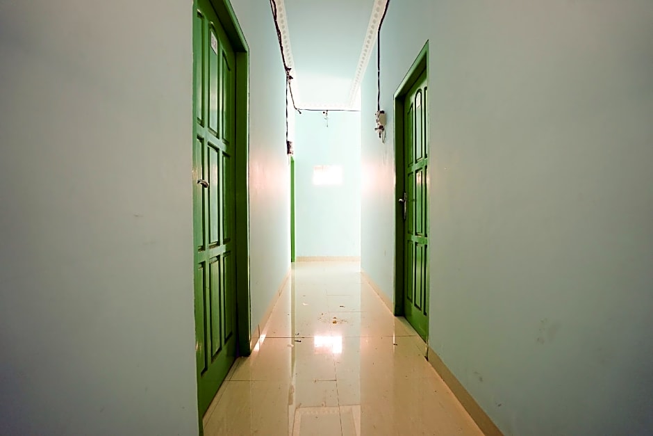 OYO 2738 818 Home Stay