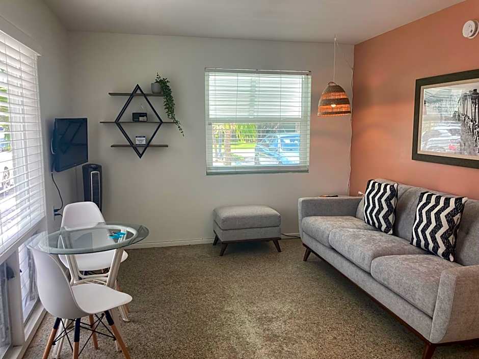 Seaspray Surf Lodge	