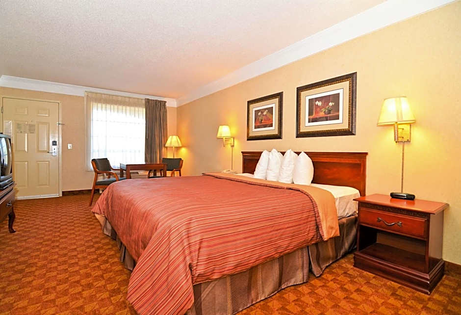 Peach State Inn & Suites