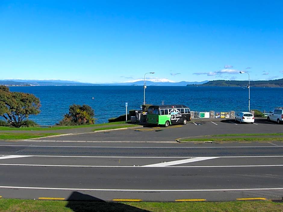 Acacia Lake View Motel