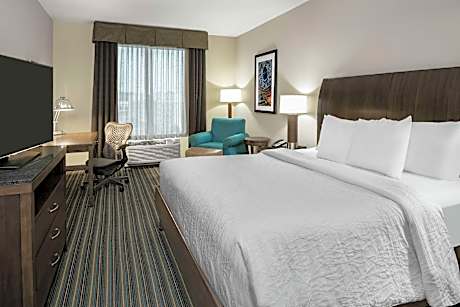 1 KING MOBILITY ACCESSIBLE W/ROLL IN SHOWER