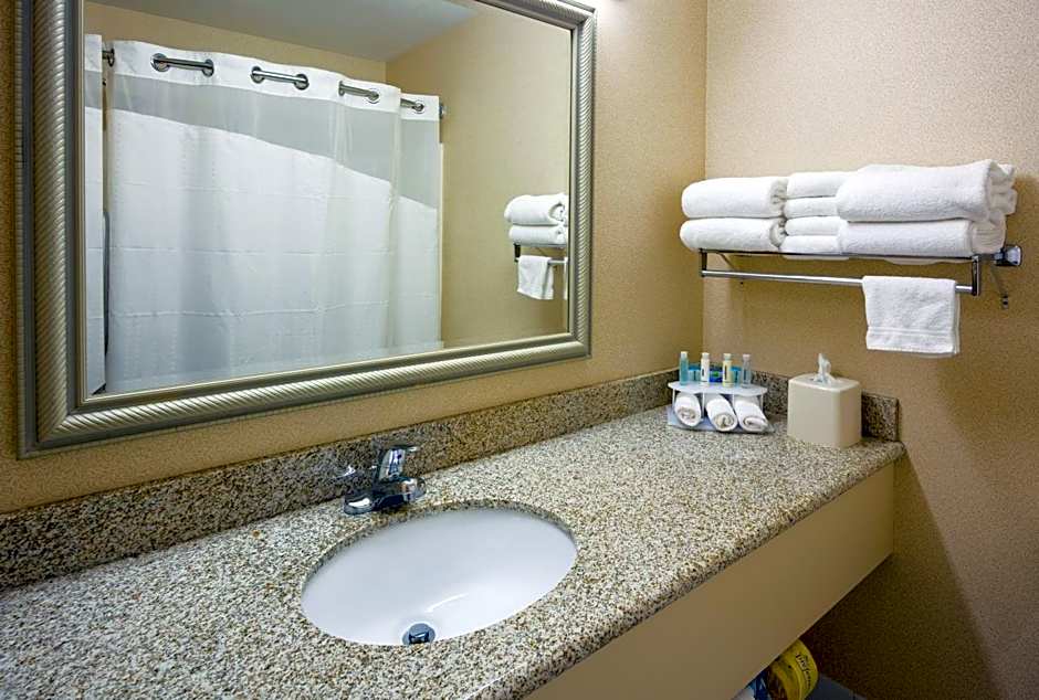 Holiday Inn Express Fargo - West Acres By IHG