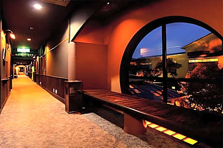 Yuraku Hotel