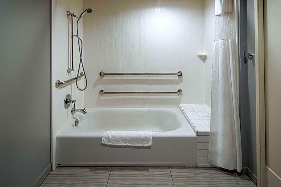 Ramada by Wyndham Burbank Airport