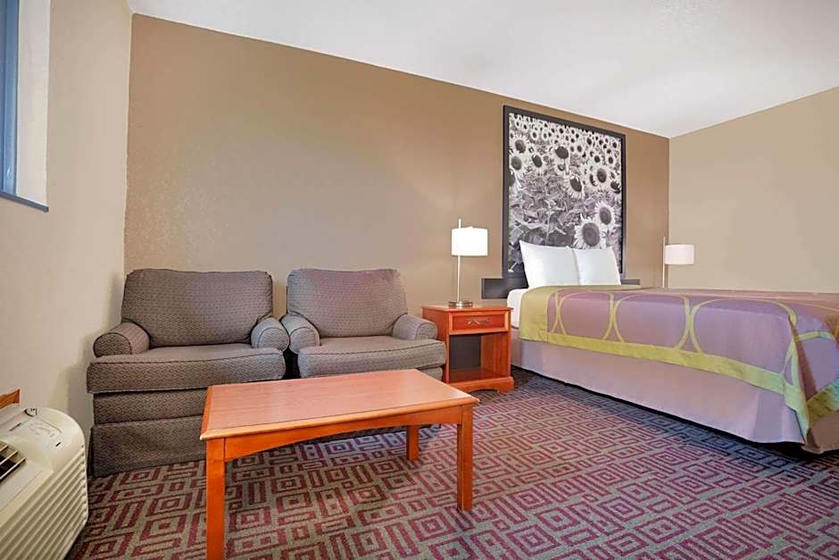 Super 8 by Wyndham Fort Madison