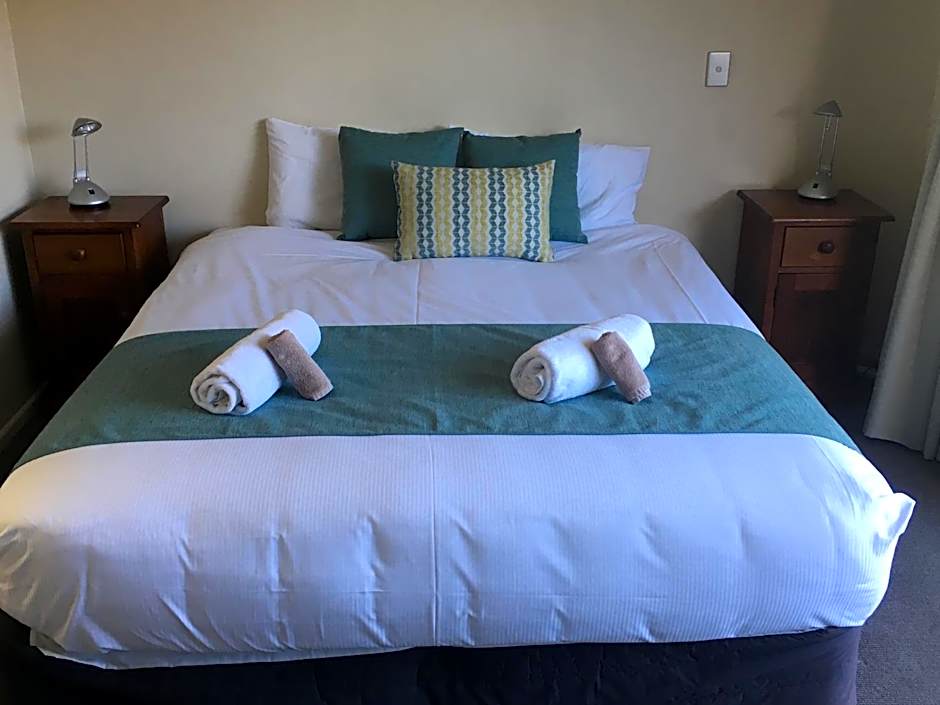 Fairway Motel & Apartments