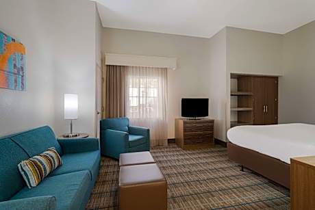 King Suite - Non-Smoking