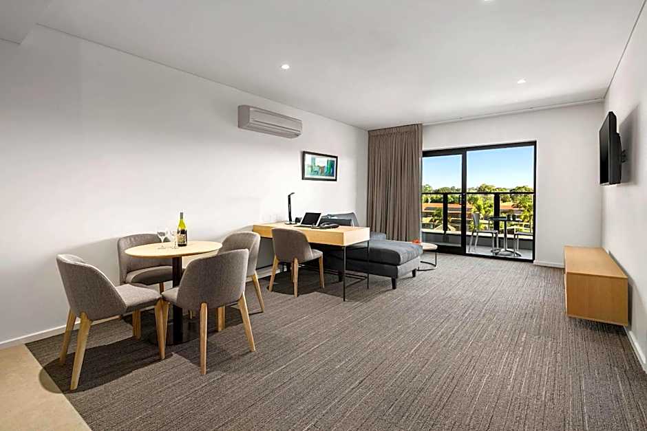 QUALITY HOTEL LAKESIDE