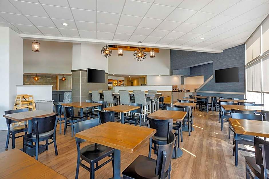 Best Western Plus Revere Inn And Suites