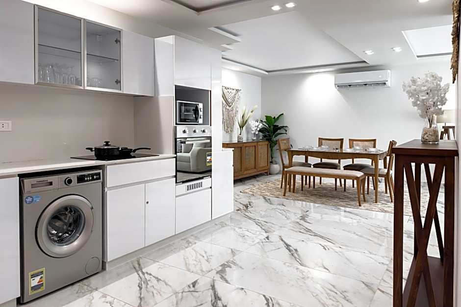 The 2BDR Radiant Residence 5 min to Airport