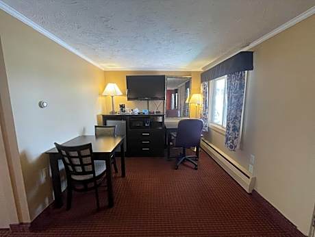 Queen Room - Accessible/Non-Smoking