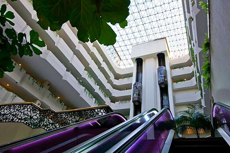 HS HOTSSON Hotel Leon