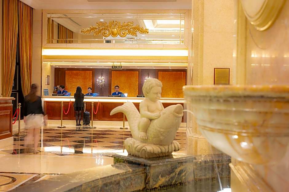 Grand Emperor Hotel