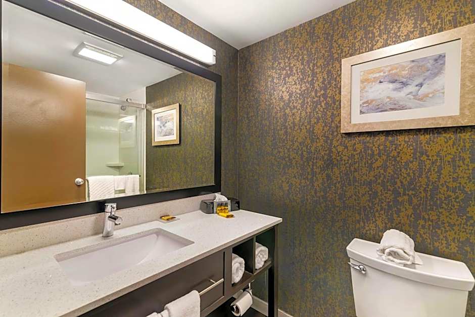 Best Western Plus Landmark Inn