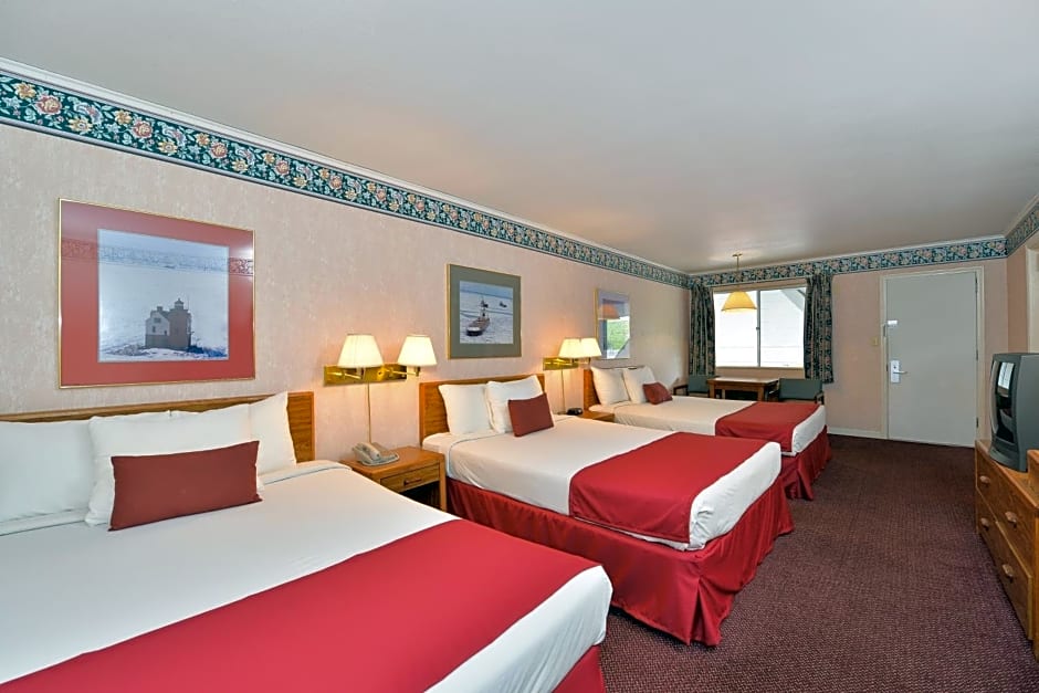 Travelodge by Wyndham Mackinaw City