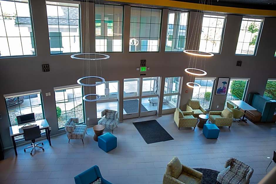 Clarion Pointe Indianapolis Airport
