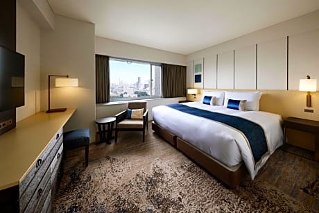 Club Superior Corner King Room with Club Lounge Access and Club Lounge Breakfast Included - Non-Smoking