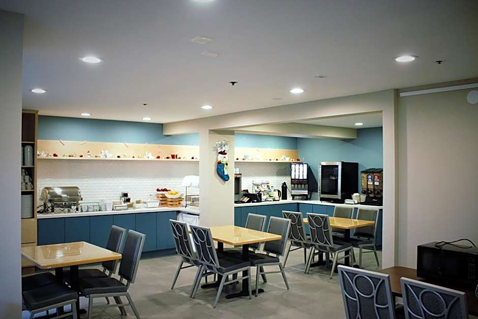 Country Inn & Suites by Radisson, Monterey Beachfront-Marina, CA