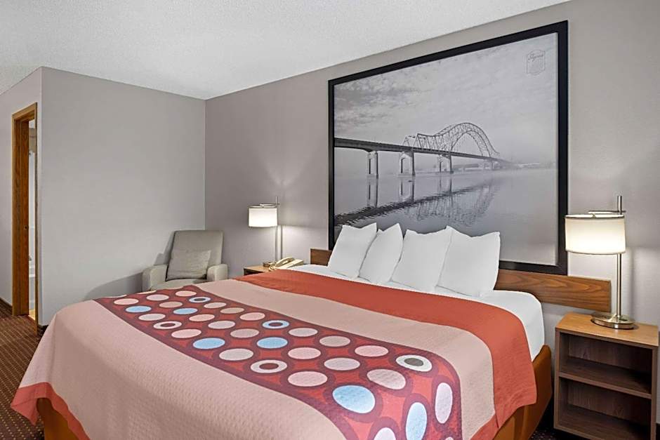 Super 8 by Wyndham Waverly