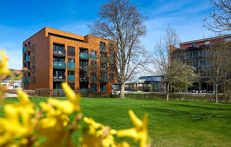 Newstar Hotel (Free Parking)