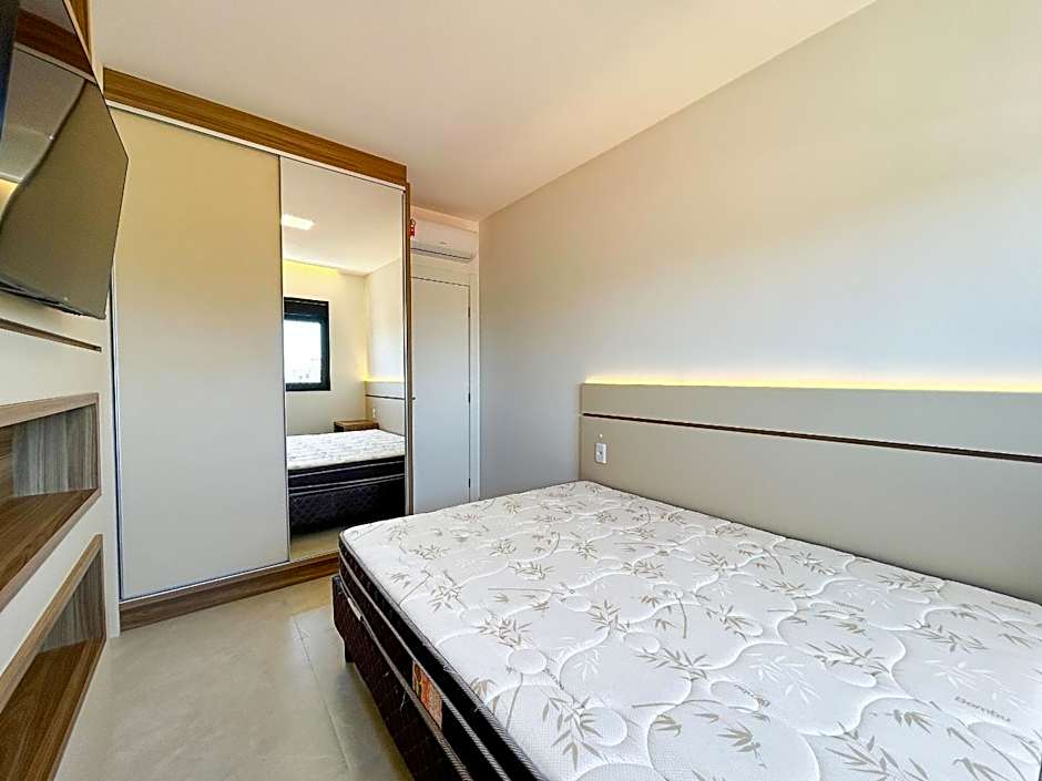 Apto NOVO, com piscina, 250m da praia