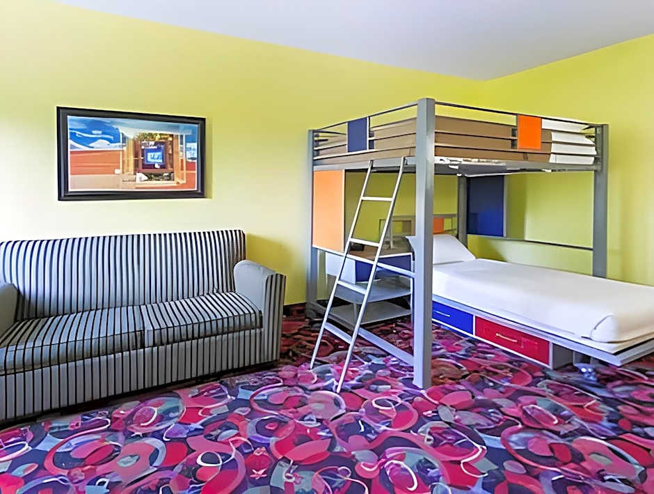 Ramada by Wyndham Bettendorf