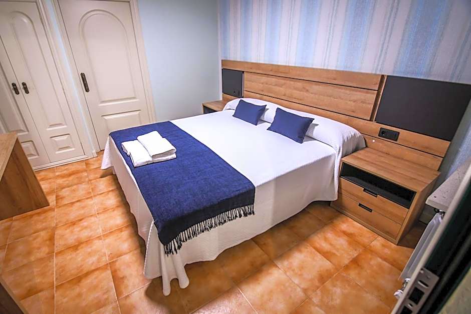 Photo 1 of 5 of Double Room