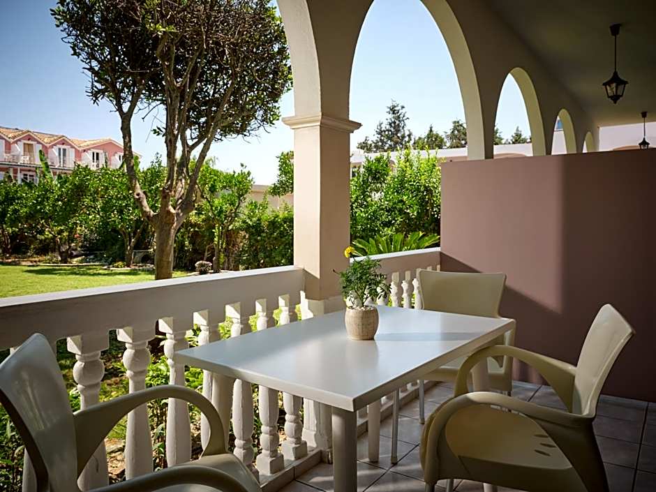 Alamis Hotel & Apartments