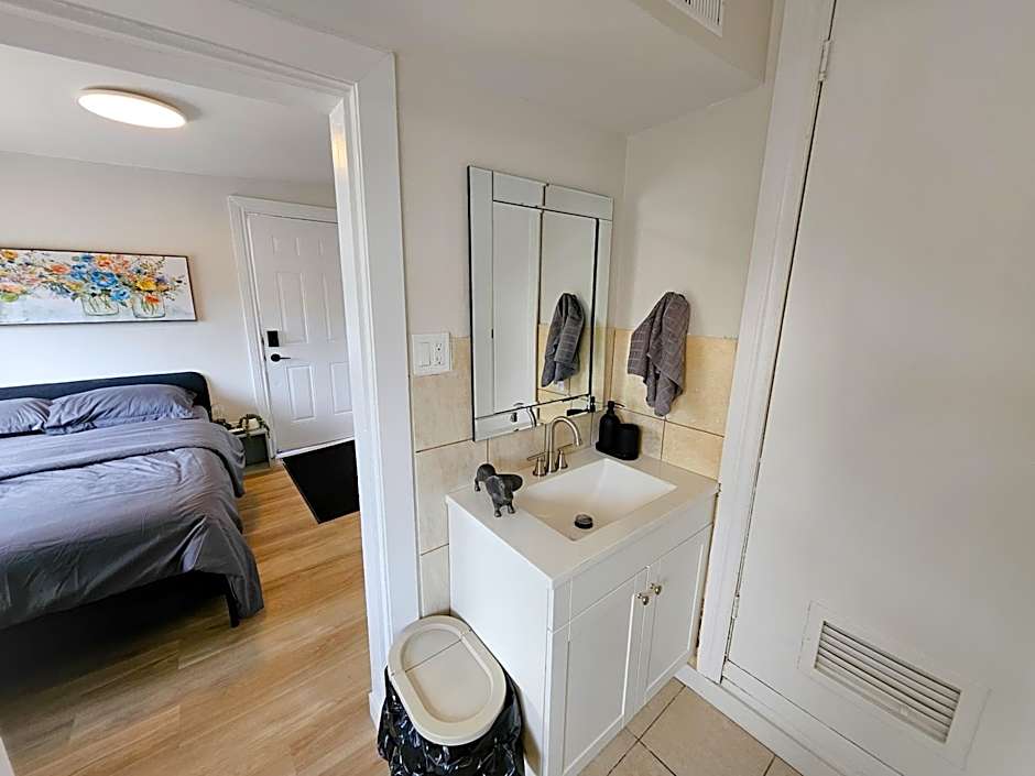 JstLikeHome - Old Ottawa Suite & Guesthouse