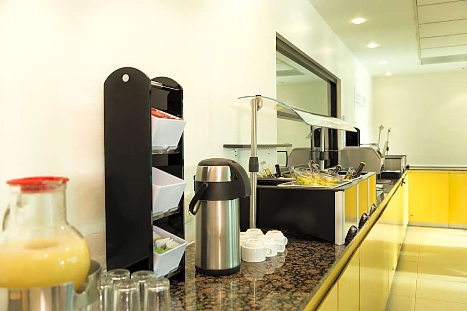 Excellence Express & Suites