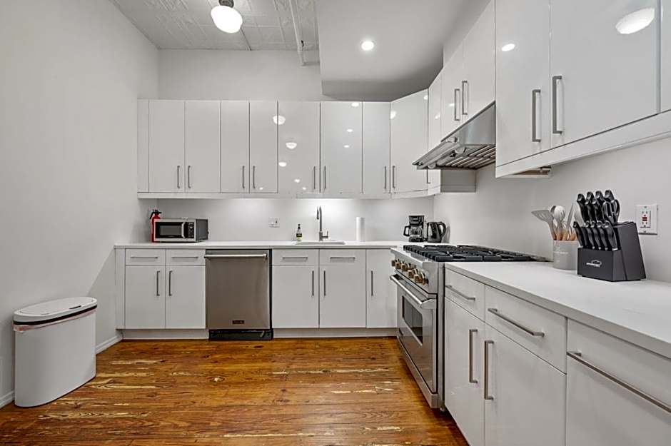 Massive SoHo Loft 4 Bedrooms 2 Bath 8 beds