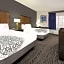 La Quinta Inn & Suites by Wyndham Mercedes Outlet Mall