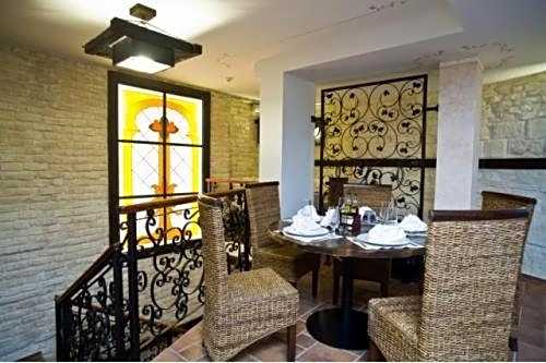 Семеен Хотел Опера