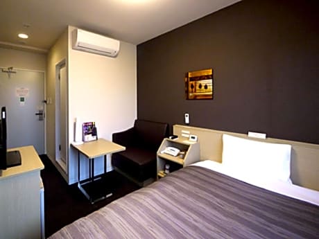 Single Room with Private Bathroom - Smoking - West Building