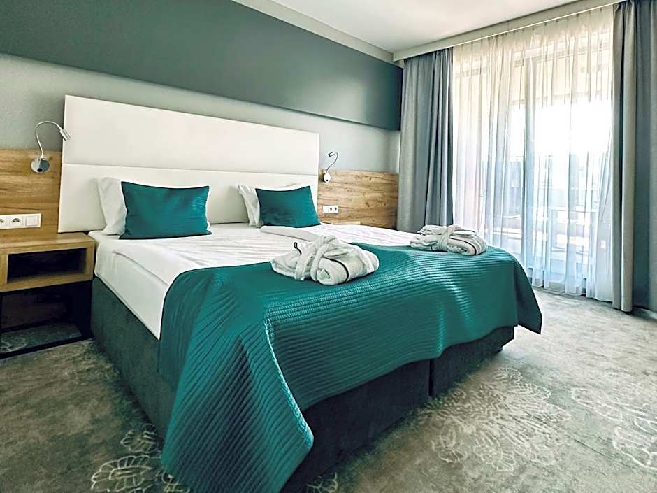 Photo 1 of 50 of Hotel Limanova