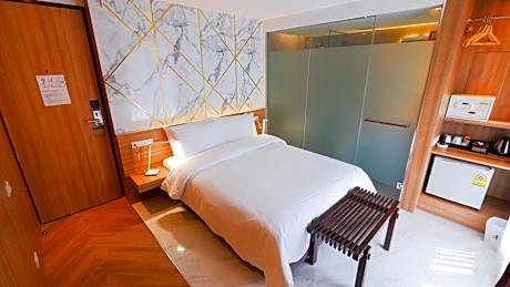 Deluxe City View (Double Bed)