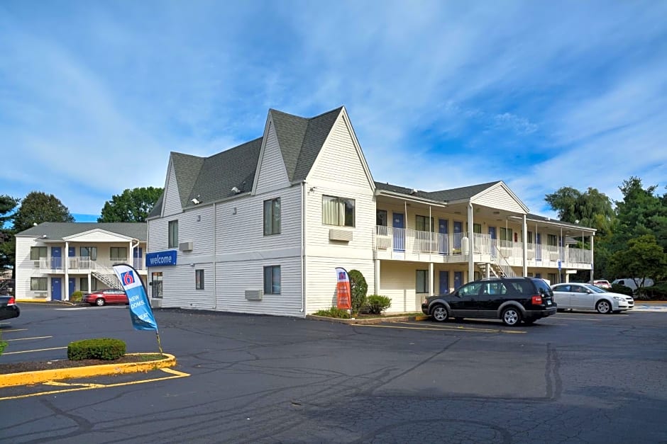 Motel 6-Southington, CT - Hartford