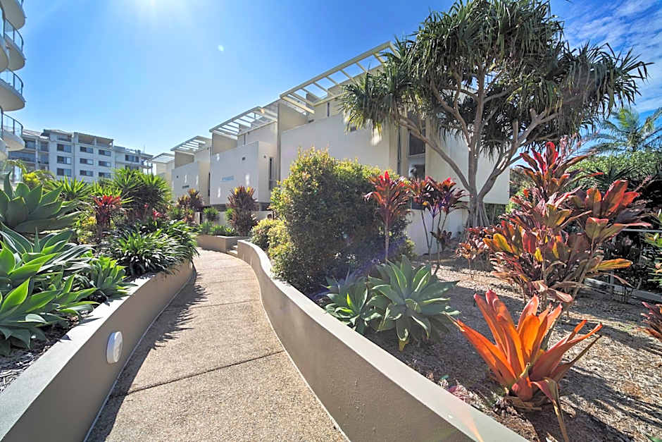 Absolute Beachfront Marcoola - Private Pool - Private Spa Bath - Games