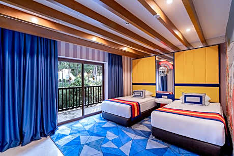 Legendary Pool Suite, Garden View