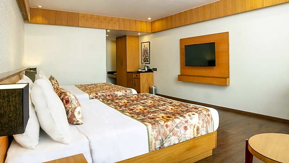 Summit Montana Suites & Spa at Mall