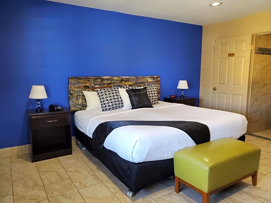 PineCrest Inn & Suites