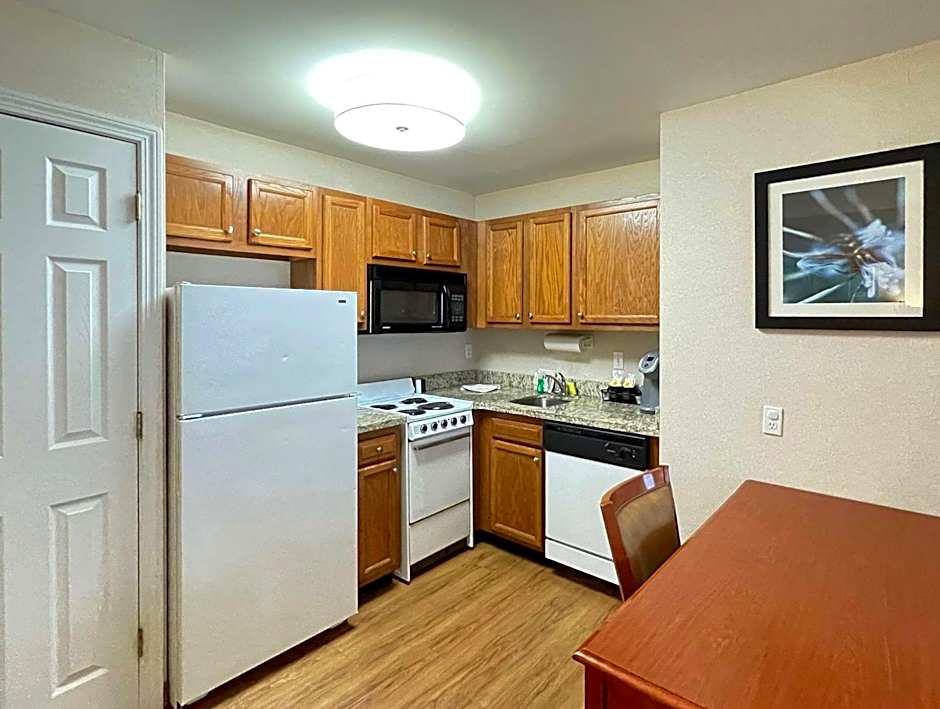 Smart Suites, Ascend Hotel Collection